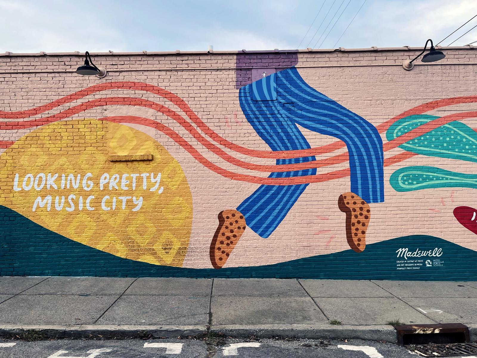 5367_Looking Pretty, Music City Mural